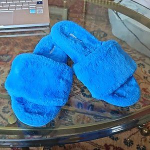 Vionic Fuzzy Slippers